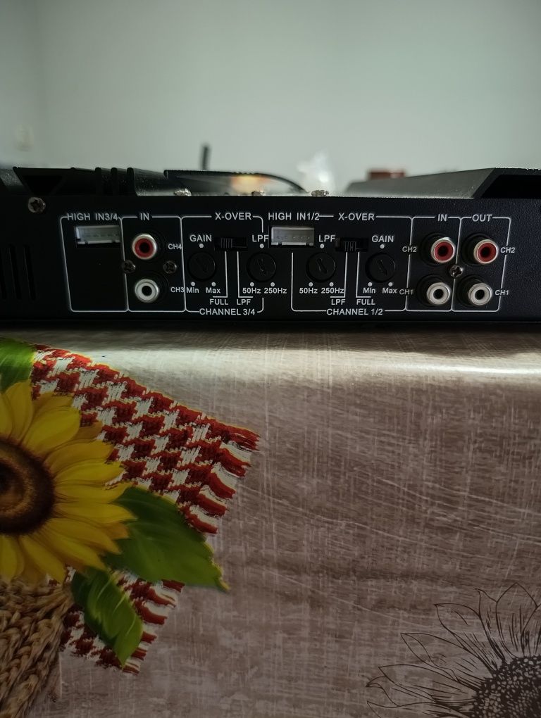 Стъпало за кола AMP CH 04 MAX  2800 W