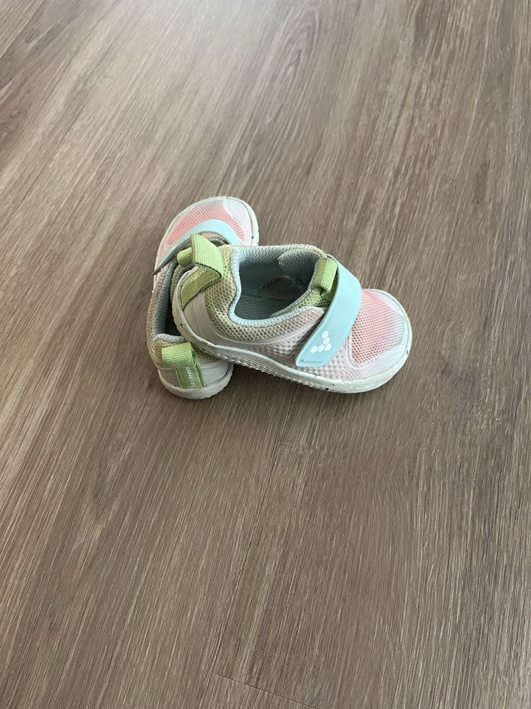 Vivobarefoot боси обувки за момиче