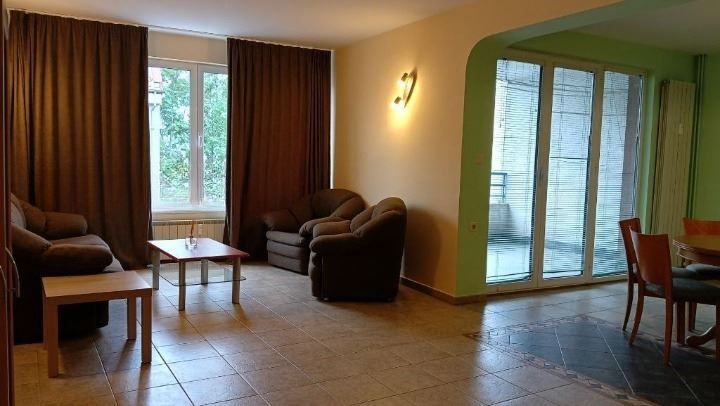 Дава се под наем Тристаен апартамент в София, Банишора - 130 кв.м за 663 € - Снимка #1