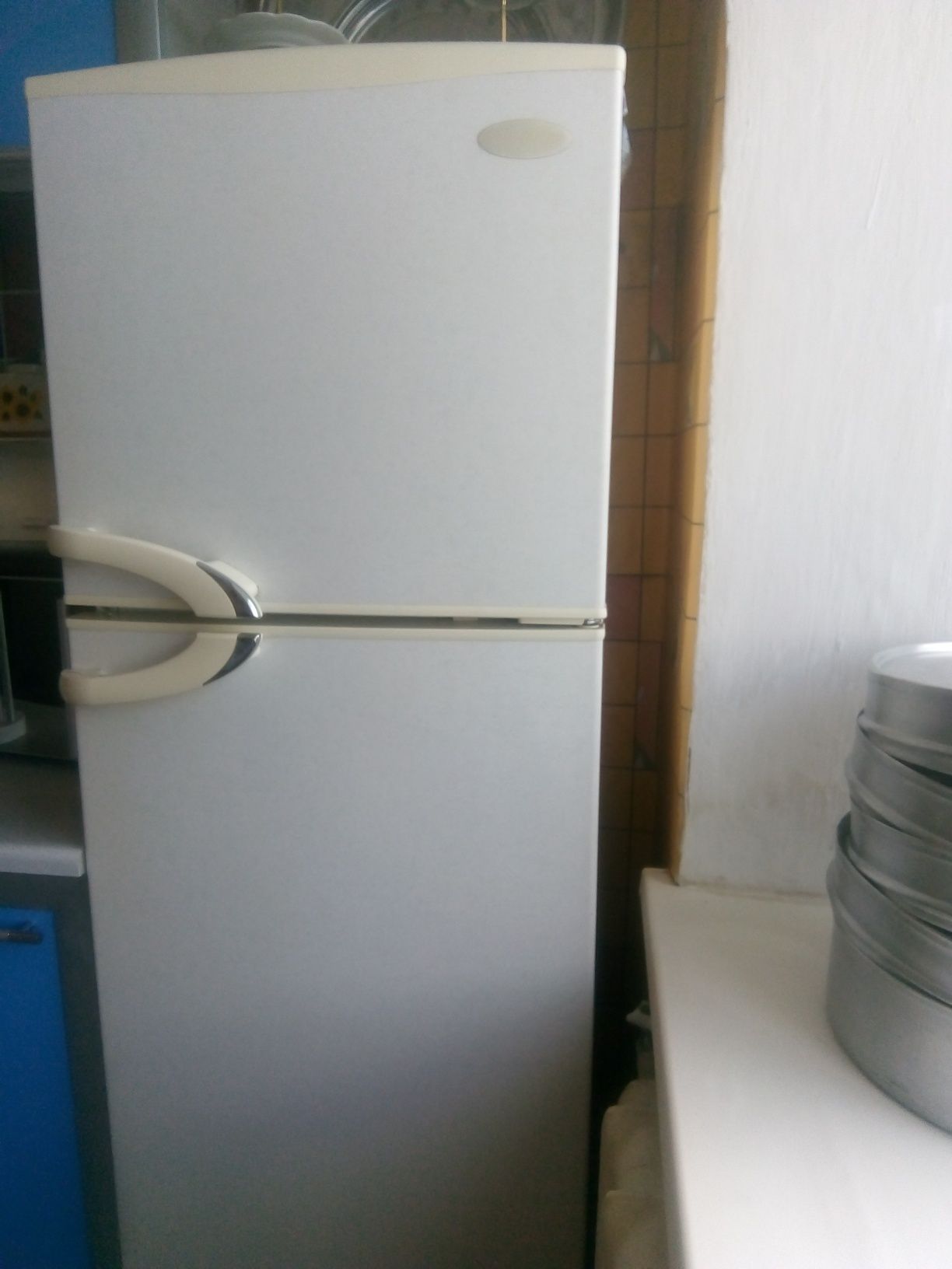 продается холодильник в нерабочем состоянии