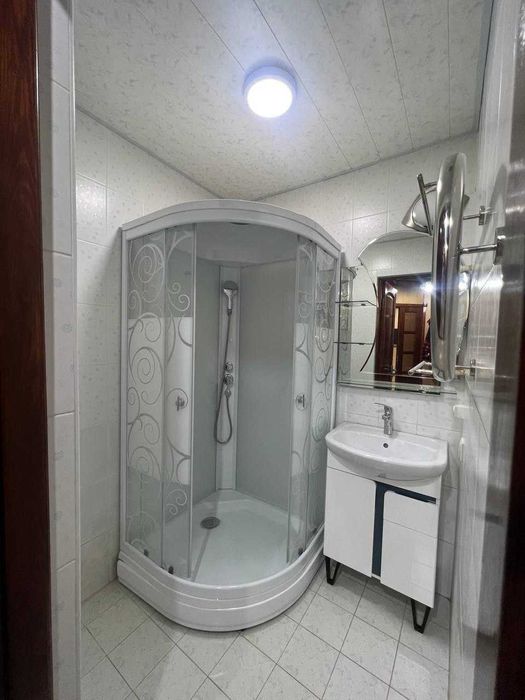 Центр Ц-1, 4*3-х Комнатная квартира 2-Этаж/4 100кв.м.