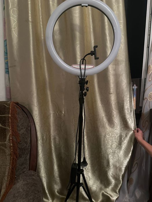 Лампа кольцевая...