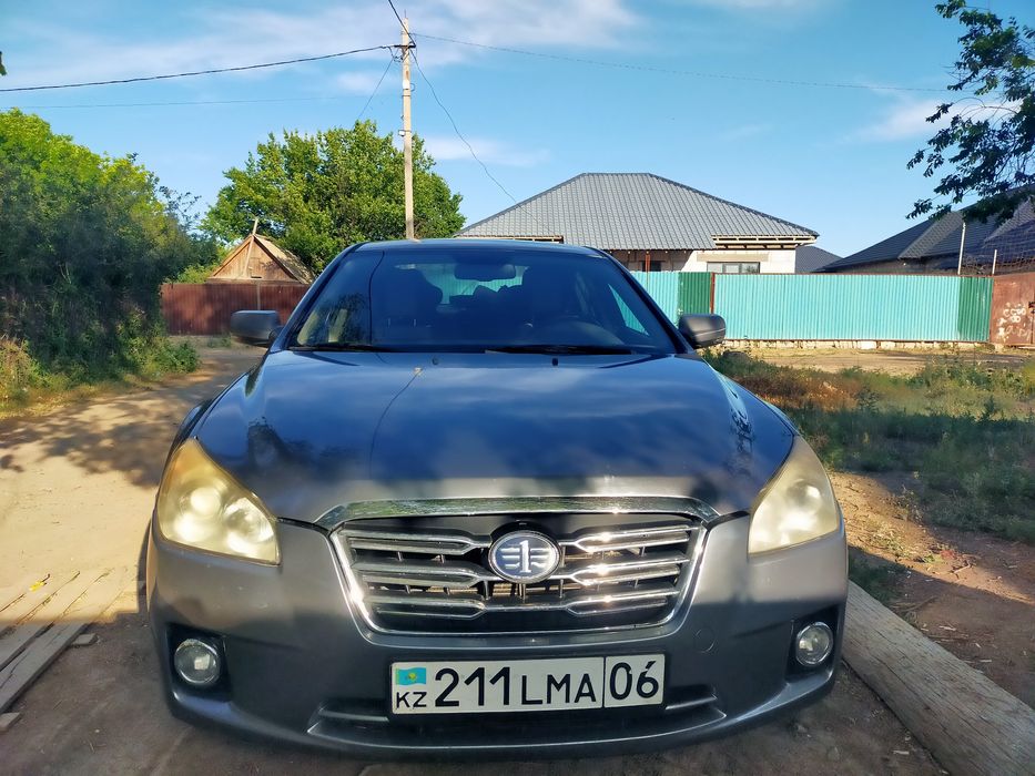 Машина FAW besturn B50