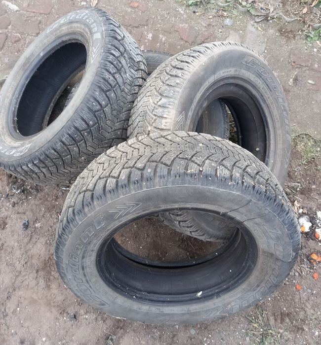 Продам шины зимны на НИВУ