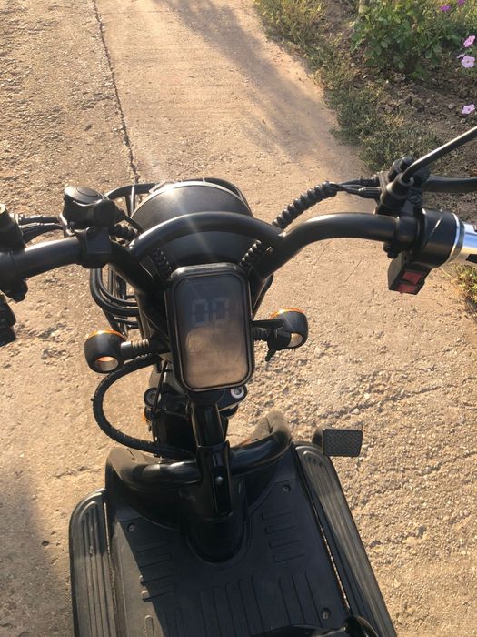 Scuter pe 3 roti ELEKTROMOB