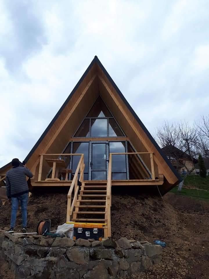 Cabane case din lemn