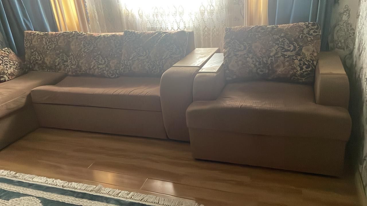 Продается мягкий мебель для гостиной
