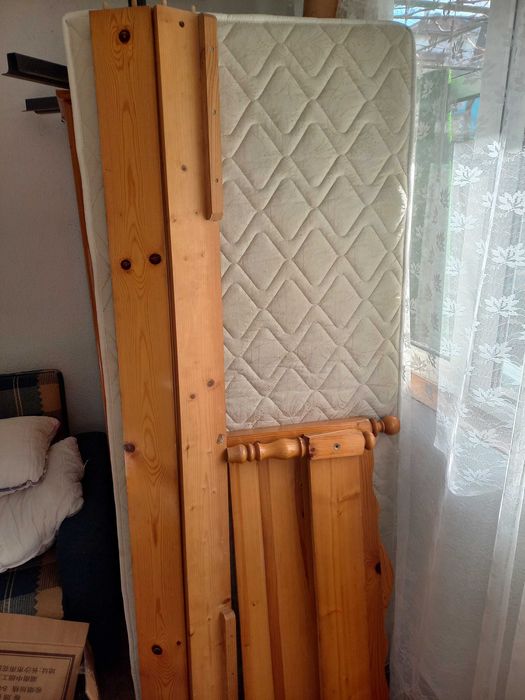 Легла, огледала и шкафчета