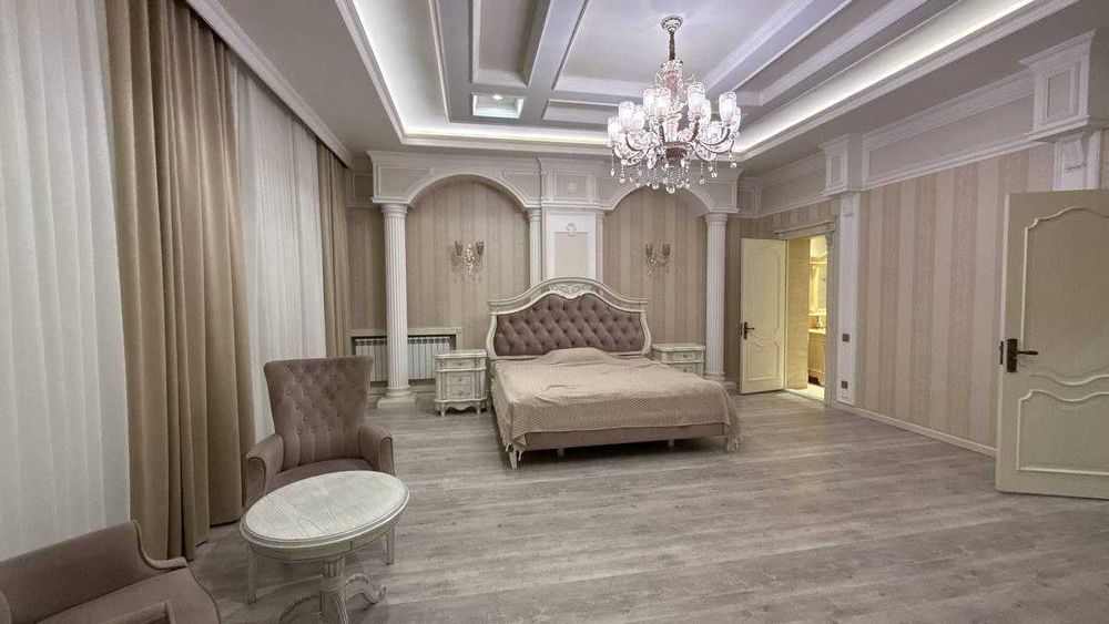 Продаётся роскошный дом с бассейном, лифтом и великолепным двором!