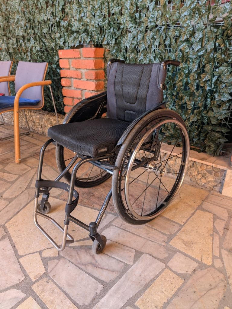 Scaun rulant Activ carut Panthera U3 carbon 39 handicap dizabilitati