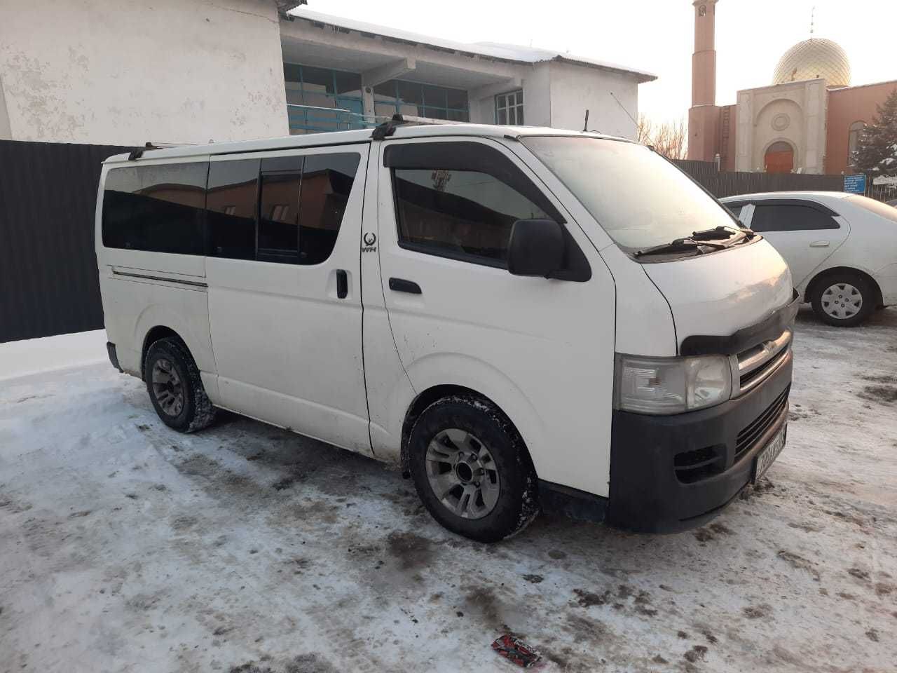 Автомобиль Toyota Hice 2007 год