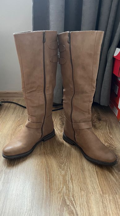 Нови високи кафеви кожени ботуши, номер 39