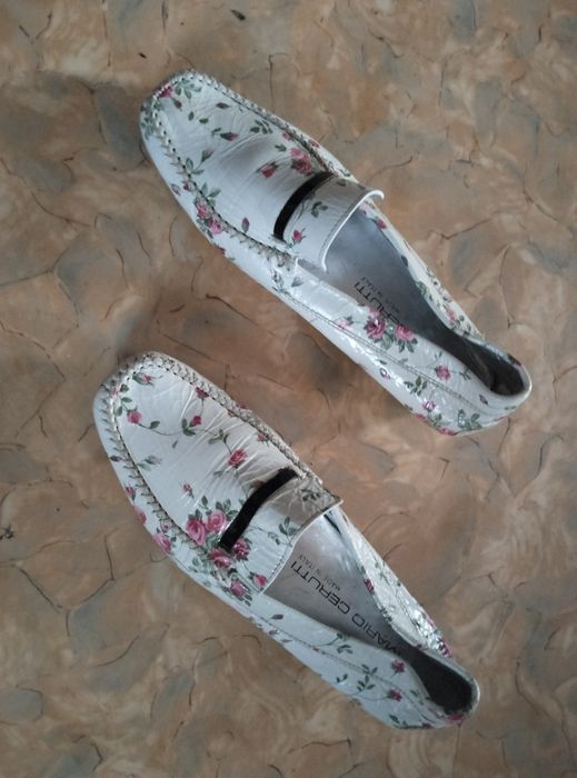 Продам лоферы женские