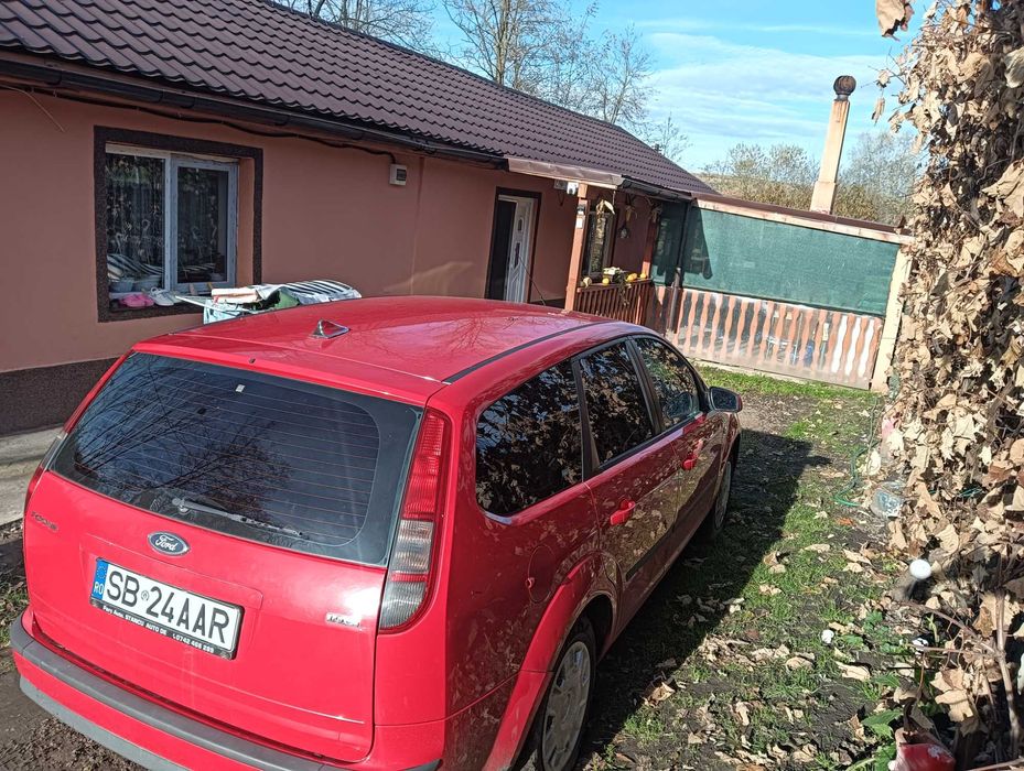 Vând Ford focus an 2006 cu motor defect.