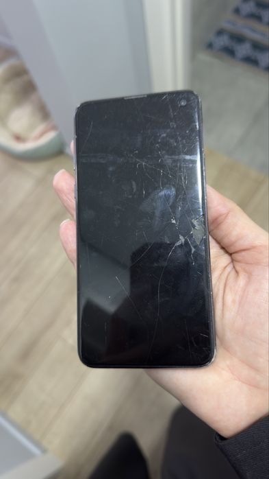 Продам на запчасти samsung galaxy s 10e