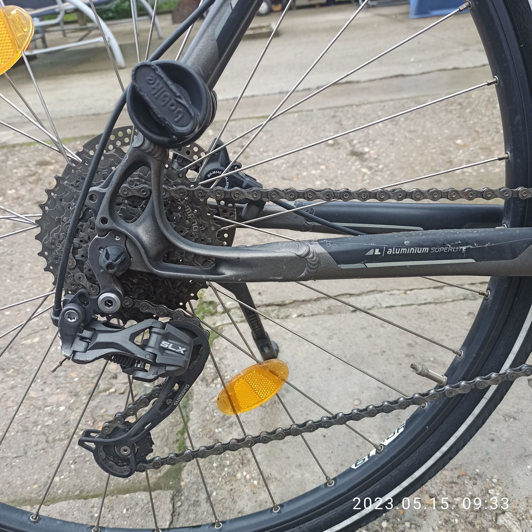 Bicicleta Cube frâne pe disc hidraulice.