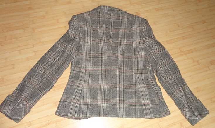 Sacou ecosez stil Beneton, marimea 44,  impecabil