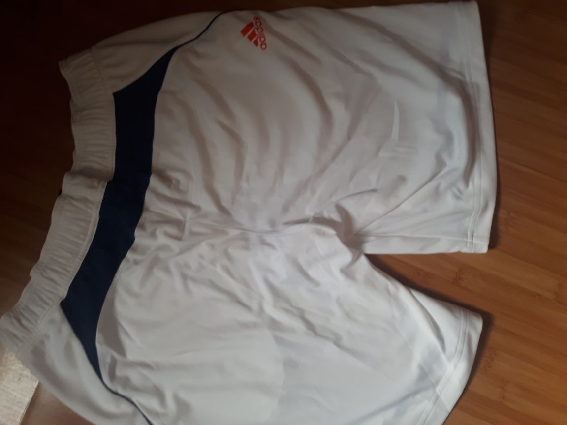 Pantaloni scurți Adidas.Nike