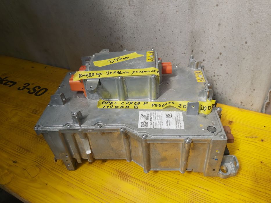 Входящо зарядно устройство  опел корса ф пежо 2008/208  Opel Мокка в