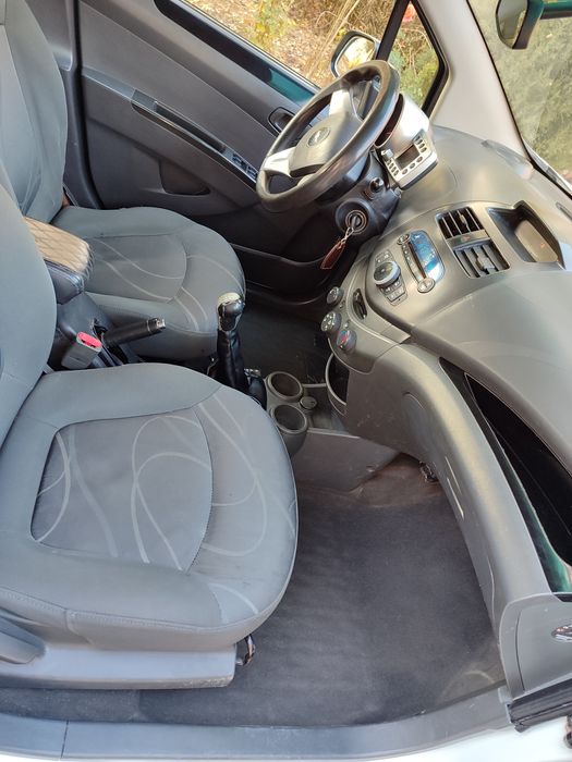 Spark sotiladi kraskasi pachti toza 2 ta kichkina petno bor