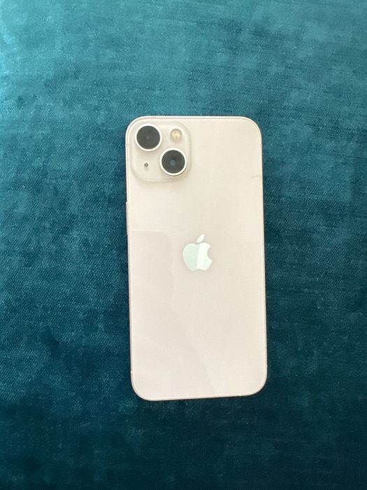 Apple iPhone 13 продаётся