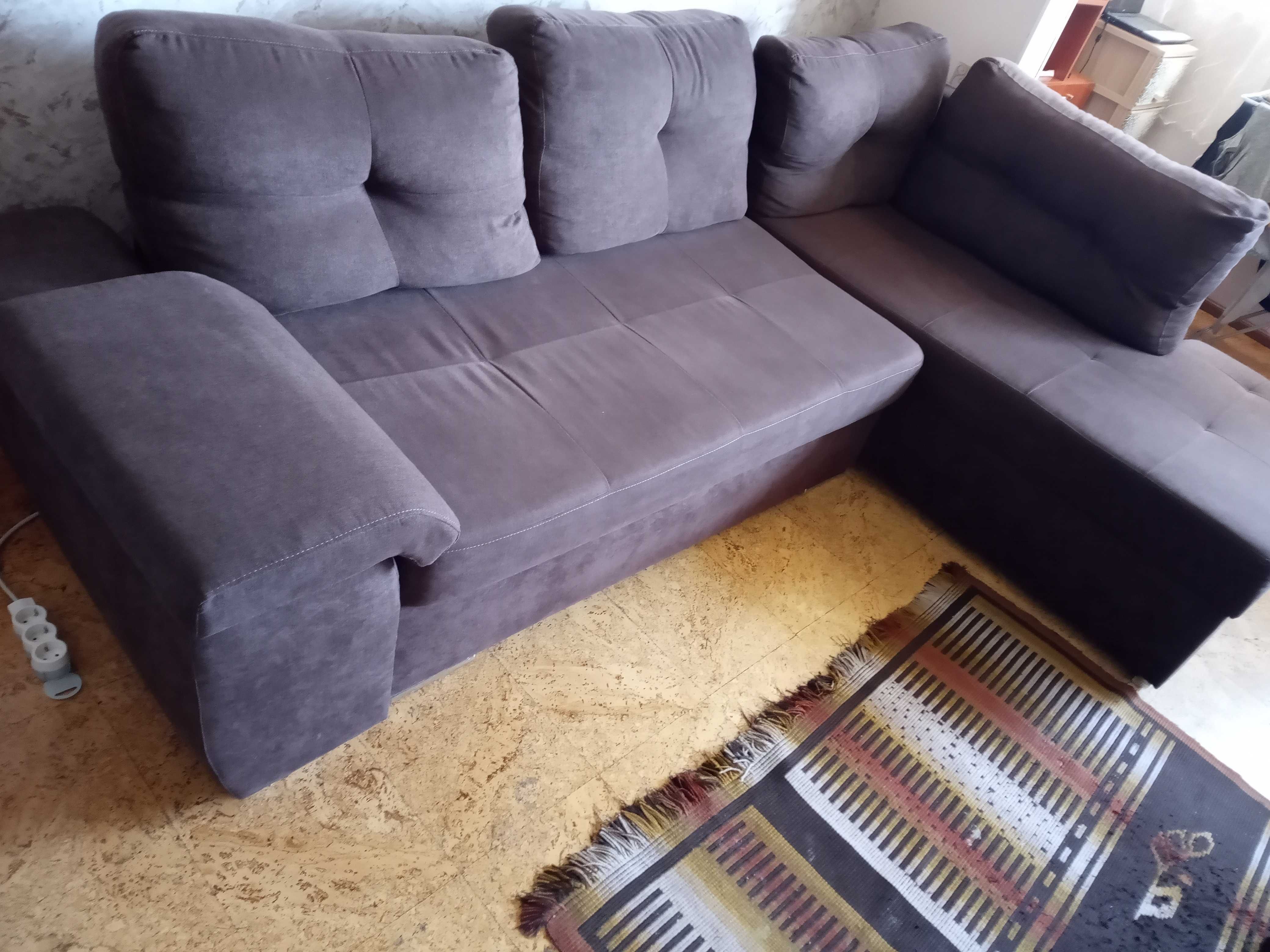 Голям ъглов холов диван