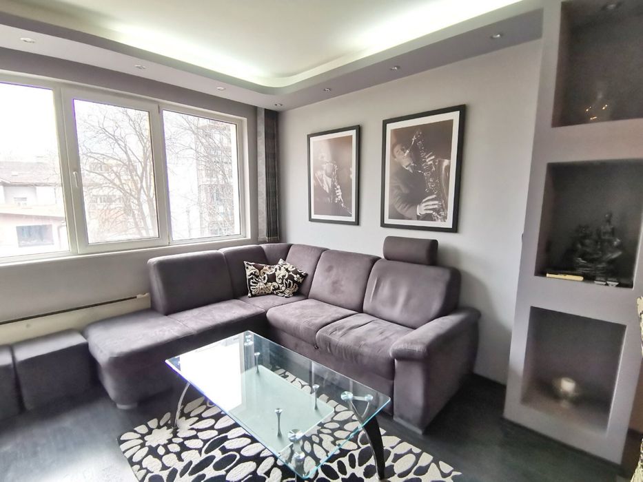 Дава се под наем Двустаен апартамент в София, Зона Б-18 - 80 кв.м за 663 € - Снимка #1