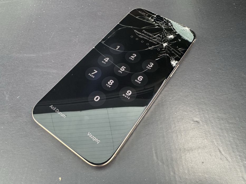 Iphone 16 Pro Max GOLD заключен с Icloud