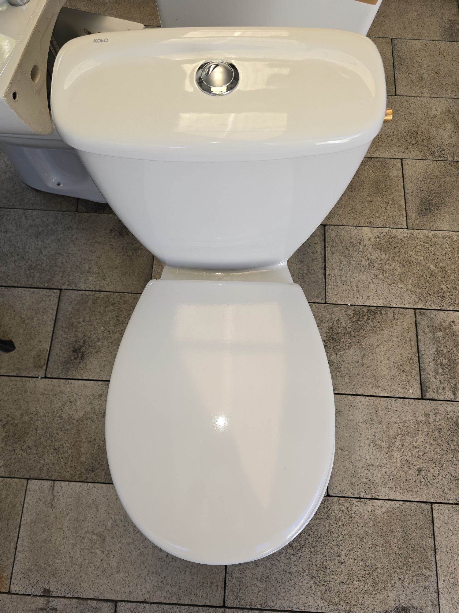 WC Geberit / Kolo set vas cu scurgere orizontala si cu rezervor