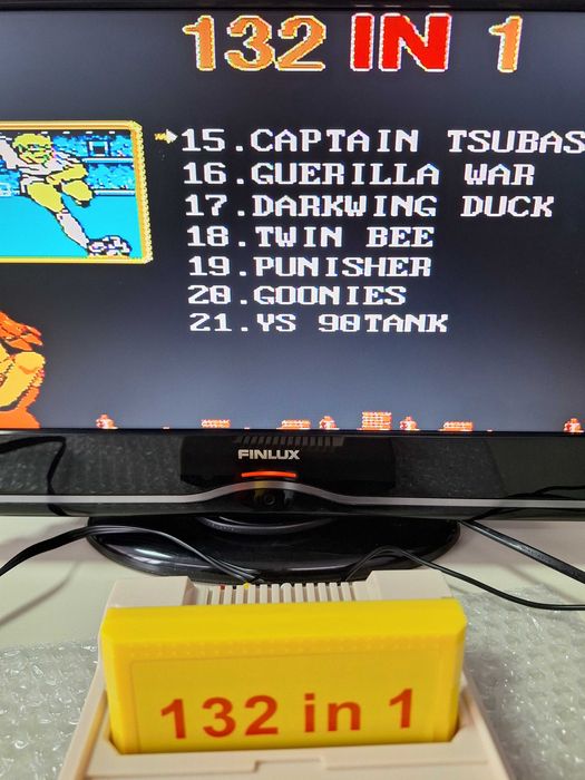 132 jocuri caseta discheta galbena consola TV, jocurile nu se repeta
