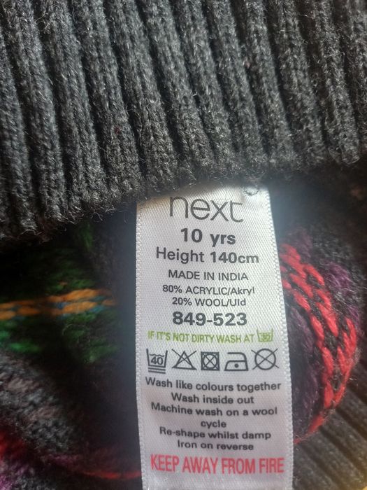 Детски пуловер на NEXT, за дете на възраст 10 години.