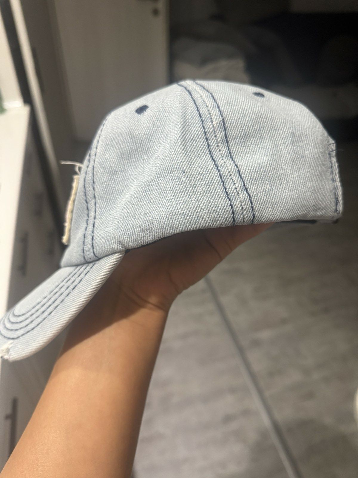 Нова шапка Dsquared