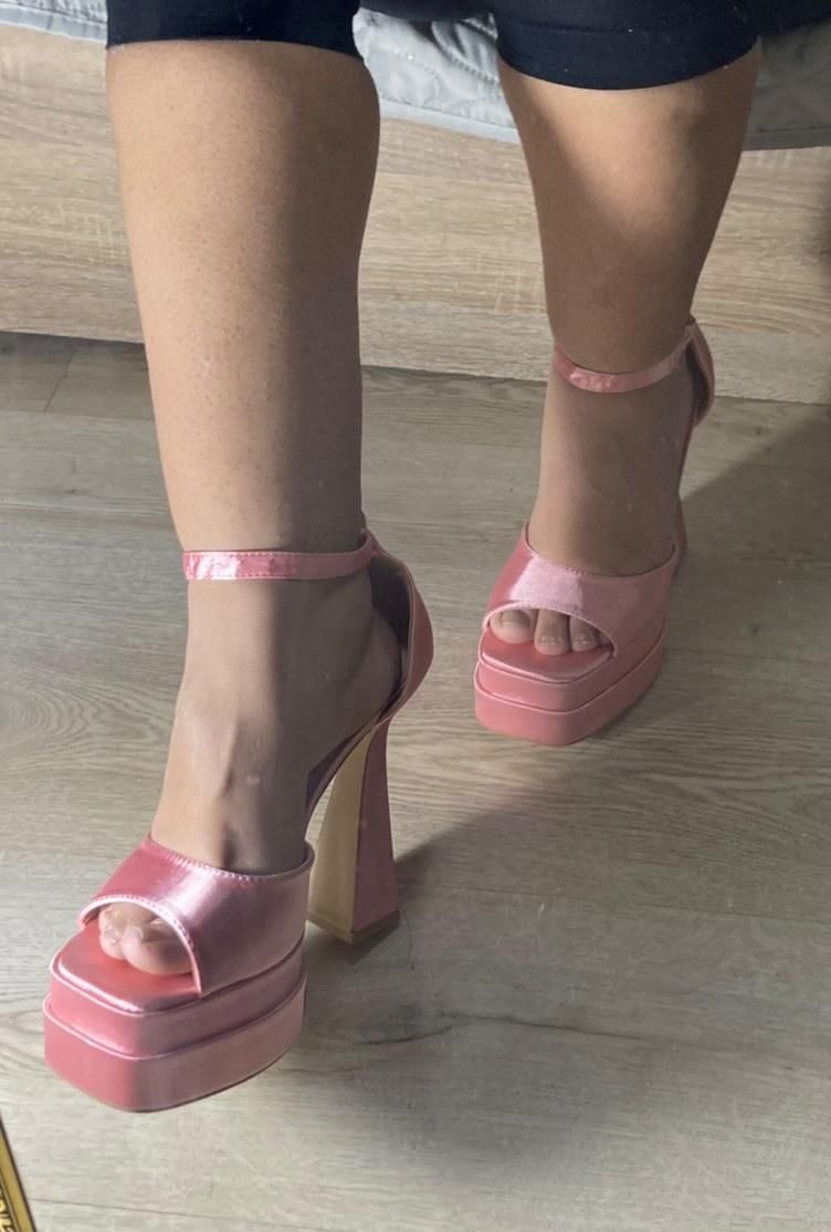 Обувки на висок ток тип Versace