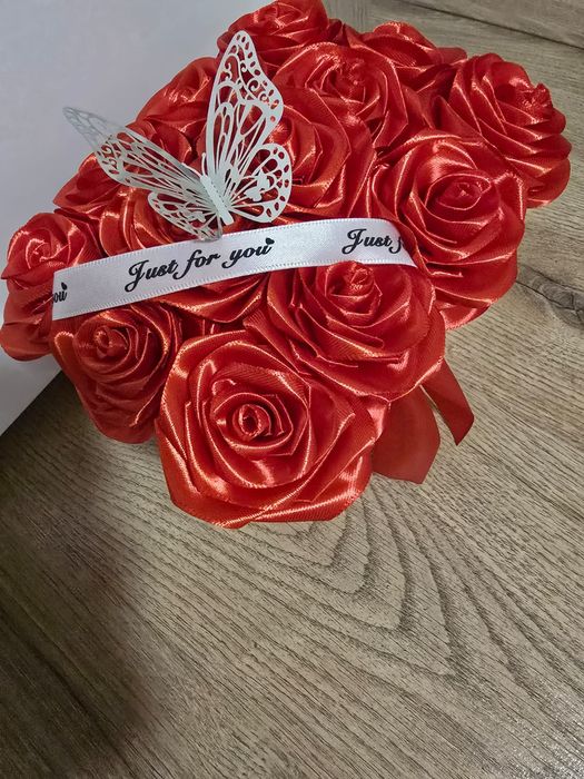 Aranjament trandafiri satin