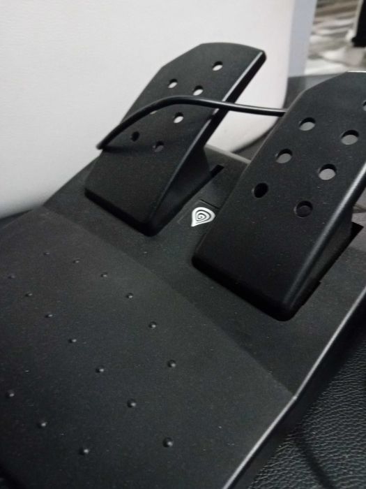 Волан GENESIS с педали