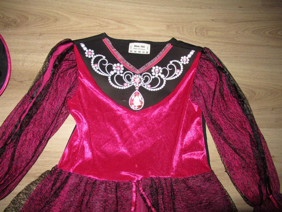 ХЕЛОУИН костюм/рокля с шапка--164 номер