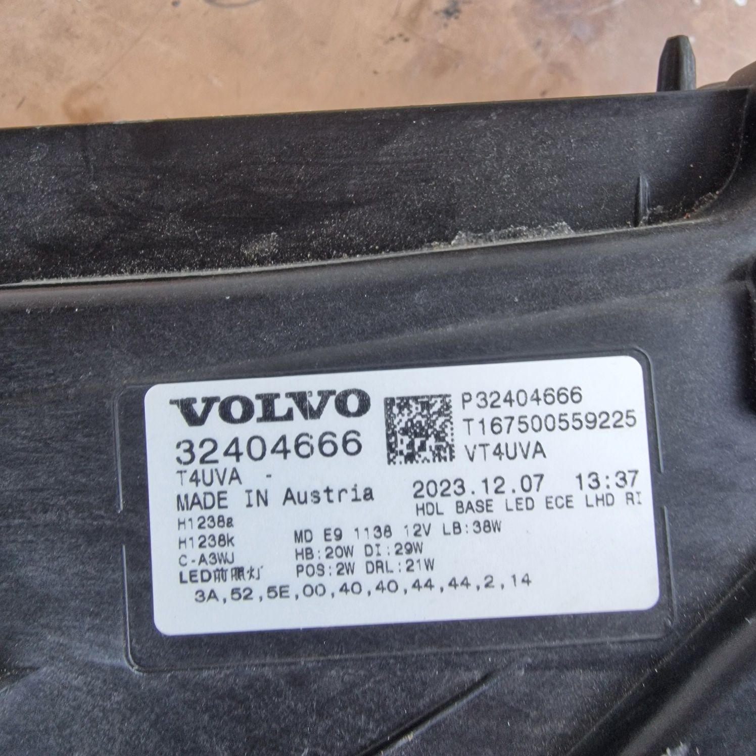 Volvo XC40 face lift 2023 ляв и десен фар