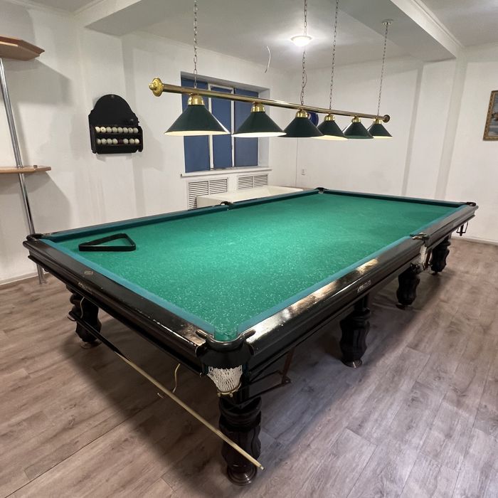 Бильярдный с т о л