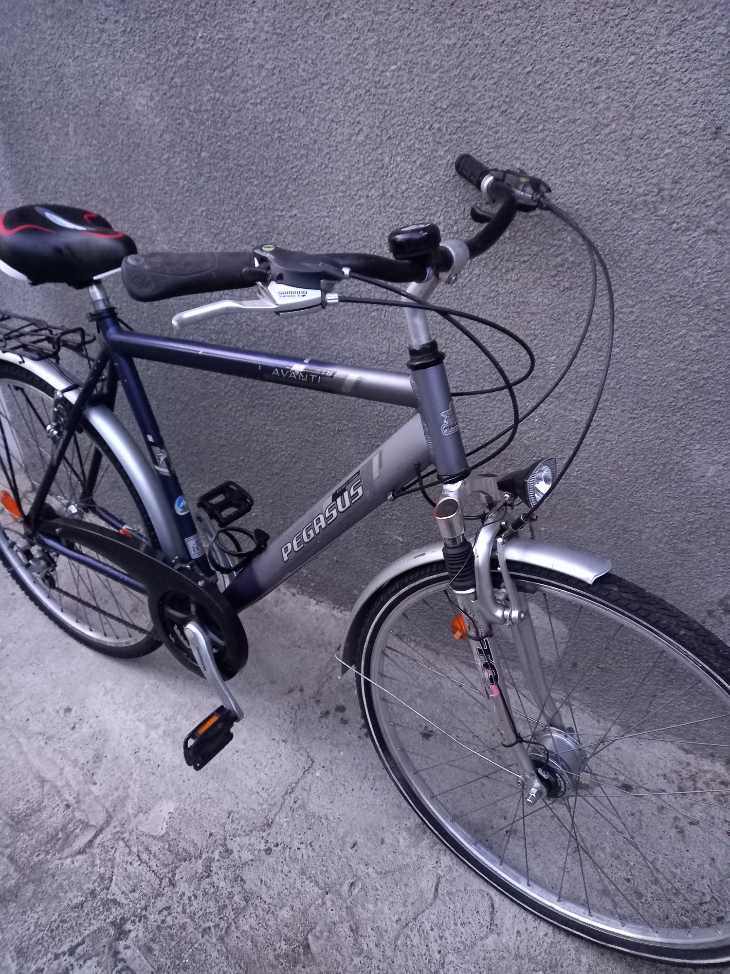 Bicicleta bărbătească Trekking PEGASUS cadru aluminiu roți 28 dinam