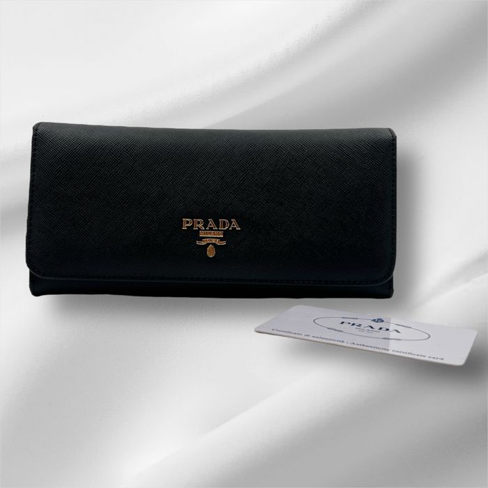 Prada Bifold Saffiano дамски портфейл като нов