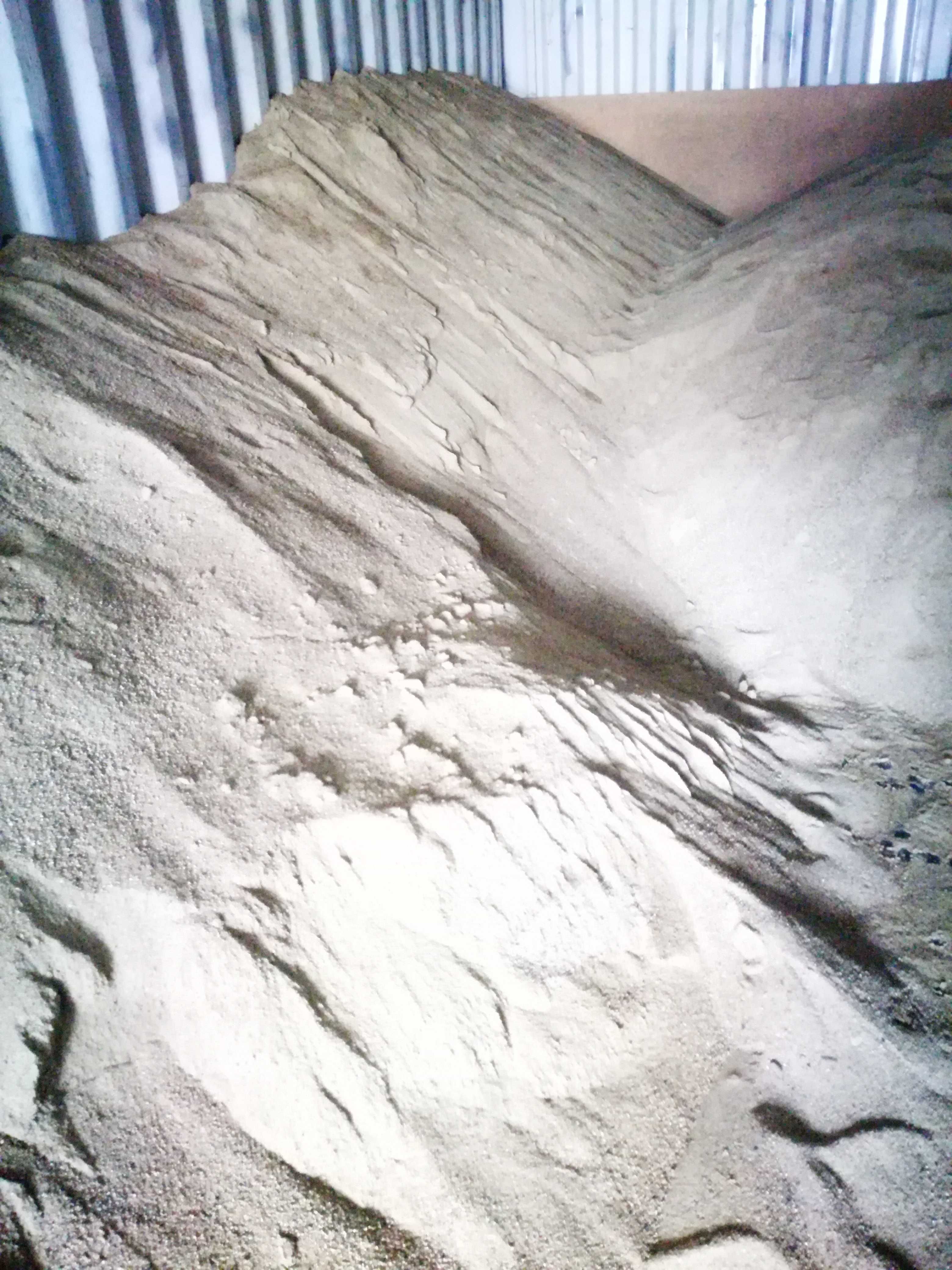 Песок карьерный, просеянный для отделочных работ в мешках, г. Костанай