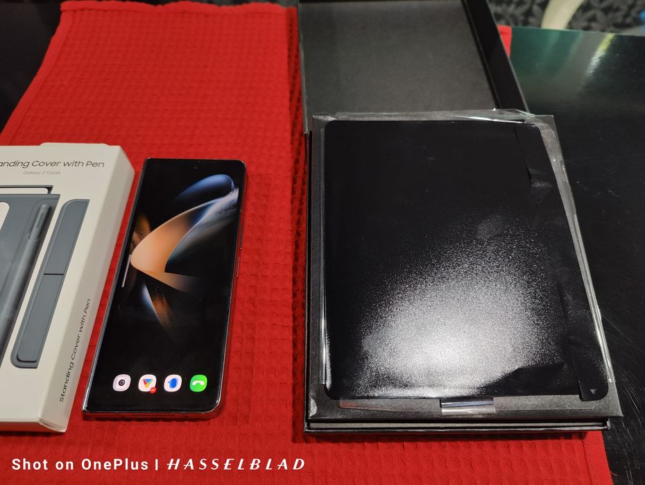 Samsung Galaxy Fold 4 Black 256GB 12RAM Изряден отключен за всички опе