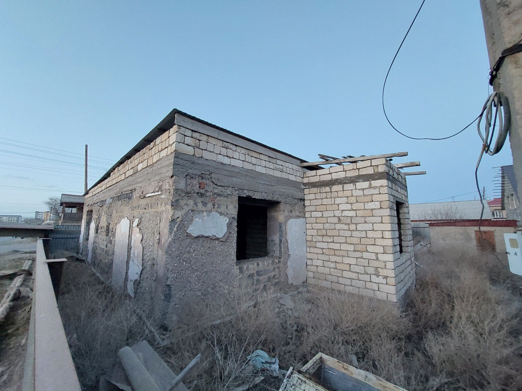 Не достроенный дом в центре города