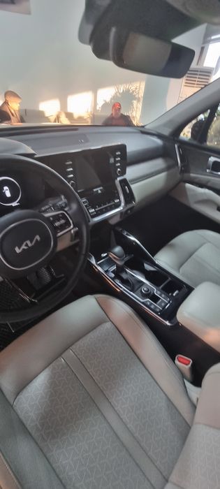 Продаётся кия саренто 2023 год радное краска  7 местный