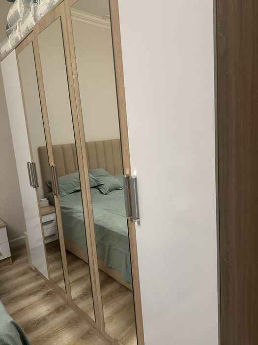 Продам шкаф 5 дверный в спальню