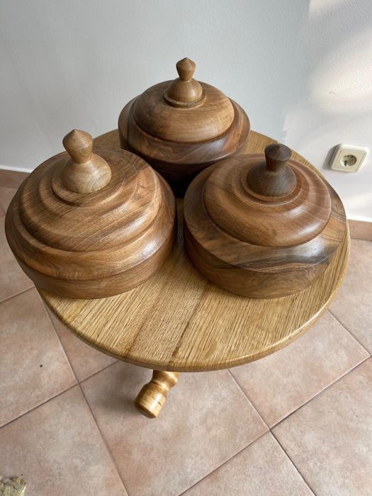 Obiecte de mobilier din lemn si masute de cafea