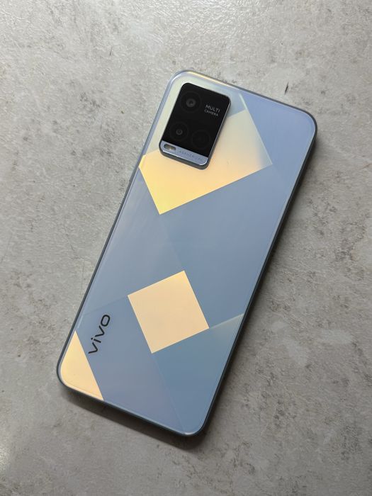 Продам телефон Vivo Y21