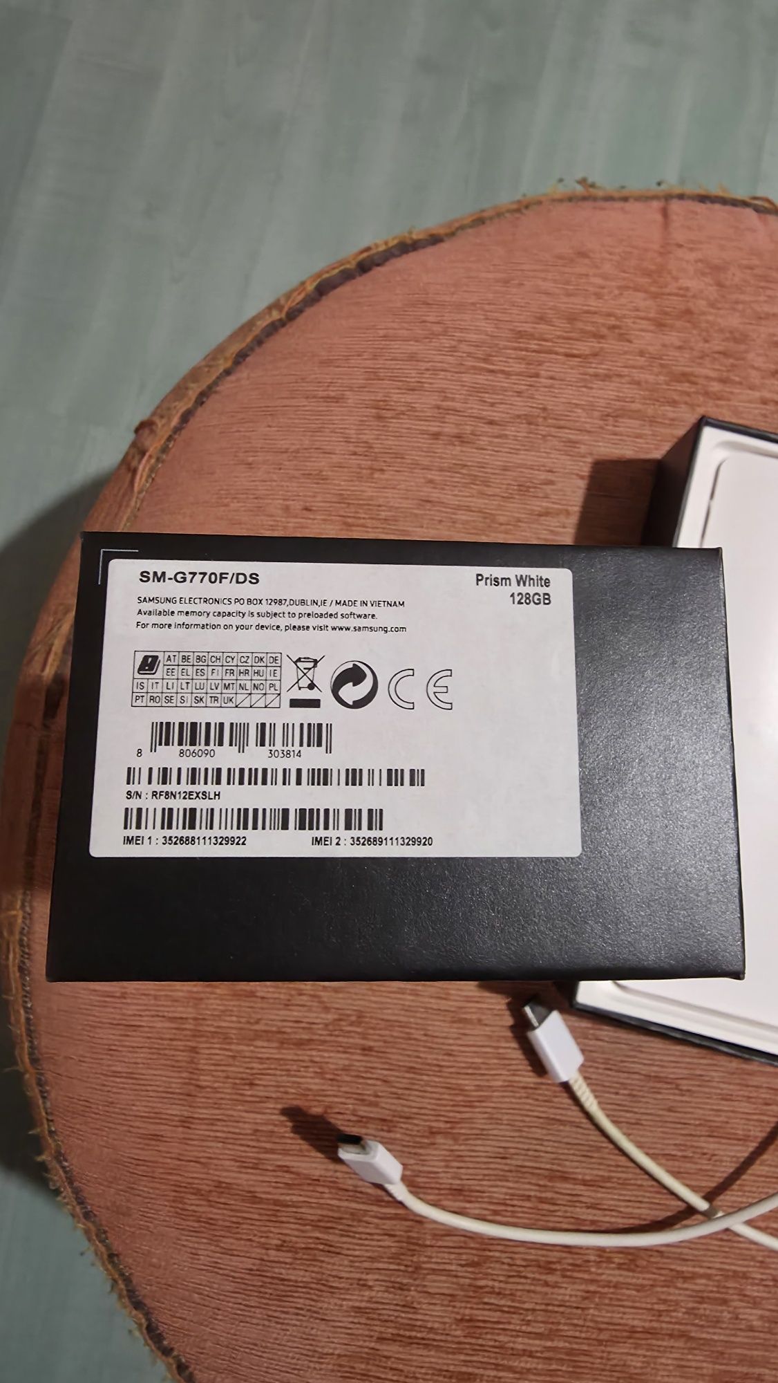 Продавам смартфон Samsung Galaxy S 10 light
