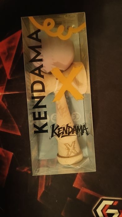 Vând kendama X in stare excelentă