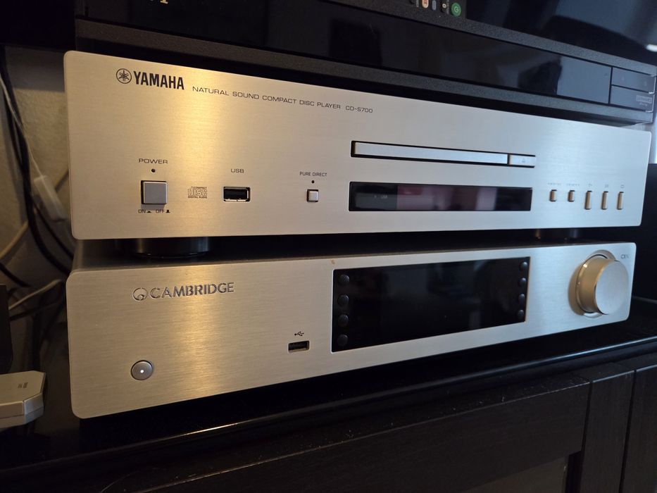 CD player Yamaha CD-S700 hi-fi